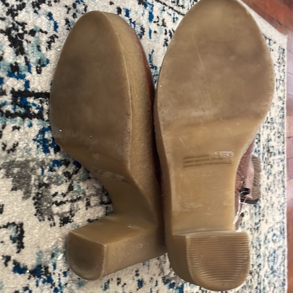 Gap size 8 brown leather, rubber sole booties - Picture 6 of 7